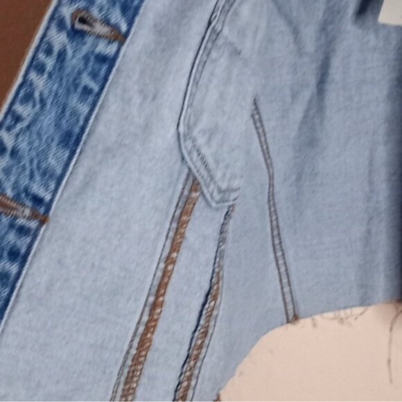 Cropped Denim Jacket with Sherpa Collar - Picture 5 of 6